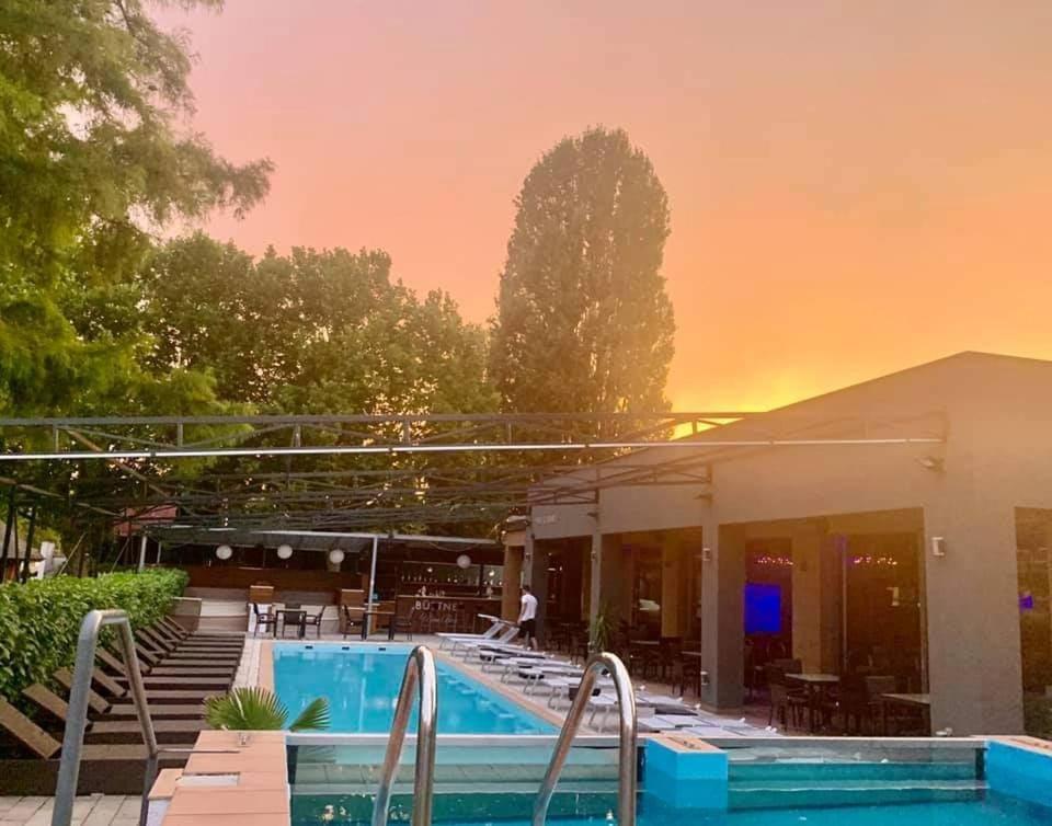 פוניארצוושהג' Player'S Pool&Rooms מראה חיצוני תמונה